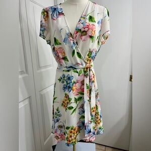 Yumi Kim Floral Wrap Dress – Size M 🌸